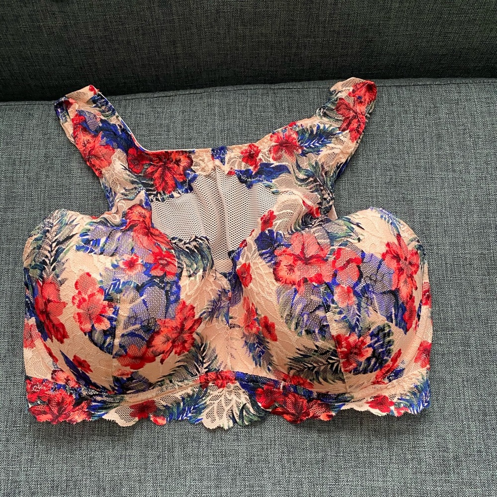 VS
PINK Floral Lace High Neck PushUp Bralette L-DD